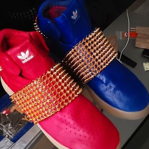 Adidas tumbler  cust.. size 11